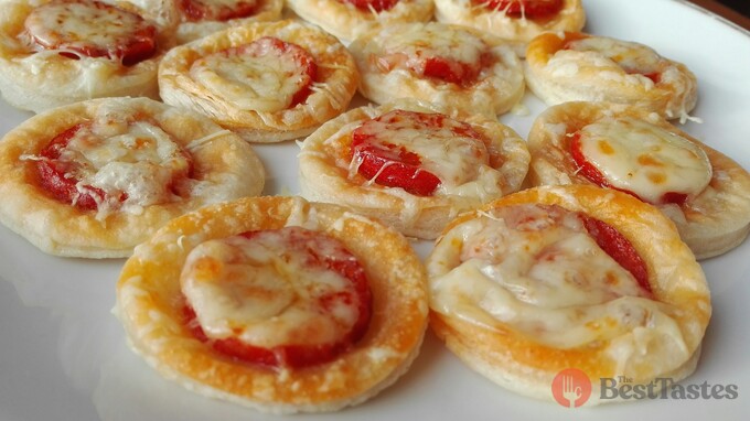 Recipe Fantastic canapes with sausage and a big pile of cheese