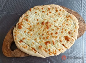 Recipe Garlic fingers that you will immediately fall in love with after tasting them. They beat even the best pizza with their quick preparation and simplicity.