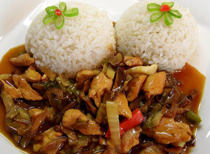 Recipe Chinese-style chicken served with rice