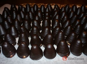 Recipe Unbaked beehives covered in chocolate