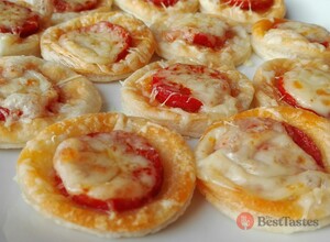 Recipe Fantastic canapes with sausage and a big pile of cheese