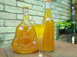 Recipe Homemade apricot liqueur