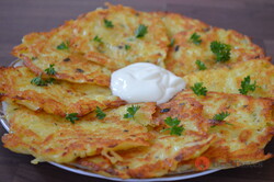 Recipe preparation Excellent potato fritters with sour cream, step 7