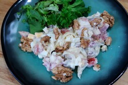 Recipe preparation Perfect festive salad with chicken and egg, seasoned with a delicious dressing, step 3