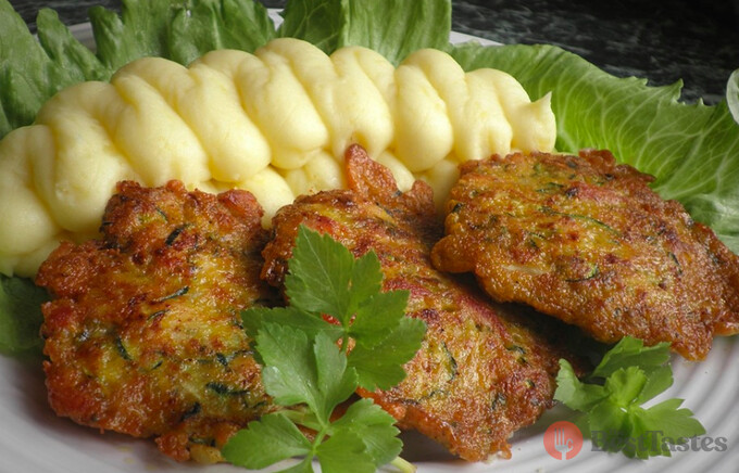 Recipe Chicken curry fritters with zucchini