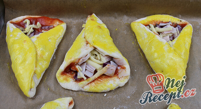 Recipe Pizza cones with ham and cheese