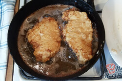 Recipe preparation Tender chicken breast with potatoes as a side dish, step 7