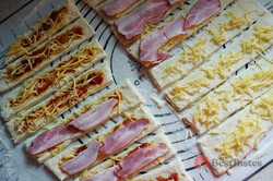 Recipe preparation Delicious party Twister sticks with bacon and cheese, step 2