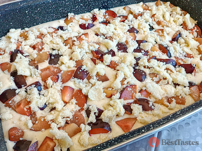 The best recipe of all that I have tried for this type of cake with plums and crumble.