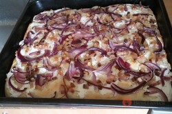 Very old recipe for a tasty flatbread with bacon and onions, step 8
