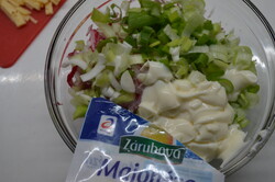 Recipe preparation Radish salad with cheese, step 2