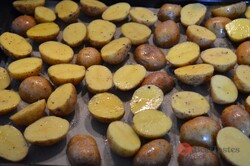 Recipe preparation Baked potatoes with French sauce, step 4