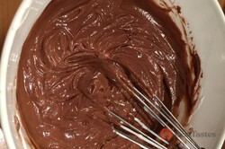 Recipe preparation Fantastic Nescafe cake with creamy chocolate mousse, step 8