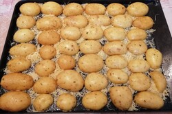 Recipe preparation Potatoes that are the hit on the Internet - crispy bites, step 1