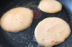 Recipe preparation 7-minute Krakow apple pancakes. Perfect soft pancakes ready immediately., step 4