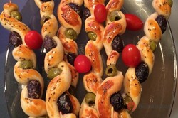 Recipe Olive spirals from garlic dough