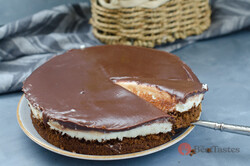 Excellent recipe for a round cake. Moist cocoa sponge cake with delicious cream ready in 30 minutes., step 4