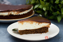 Excellent recipe for a round cake. Moist cocoa sponge cake with delicious cream ready in 30 minutes., step 5
