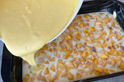Recipe preparation Sliced peaches, condensed milk, simple dough and an excellent dessert is created, step 4