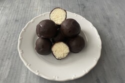 The quickest Christmas recipe. Unbaked coconut bites made from 3 ingredients., step 3
