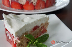 Recipe preparation The fastest cake in the world - strawberry storm with a yogurt base, step 5