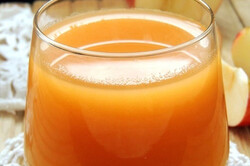 Recipe preparation Homemade apple carrot juice, step 1