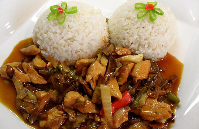 Recipe Chinese-style chicken served with rice
