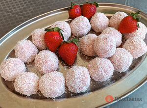 Recipe No-bake strawberry bites, ready in 10 minutes - try them today.