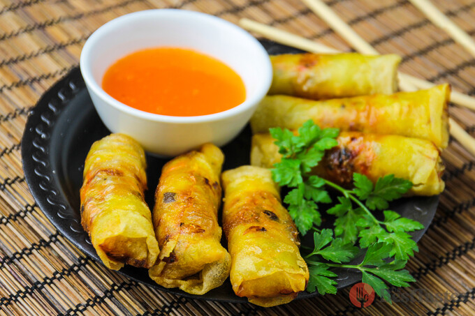 Vietnamese recipe for popular spring rolls Nem Ran. A great appetizer, lunch or just a treat.