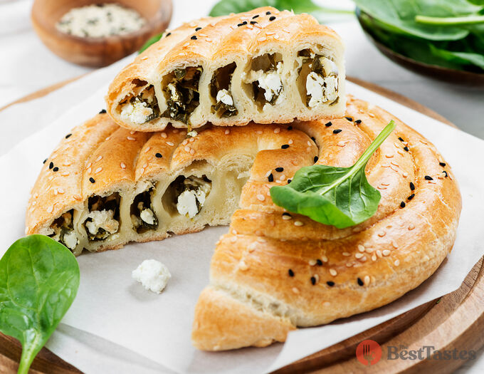 Recipe Savory puff pastry roll cake. Not only does it look good, but it also tastes great.