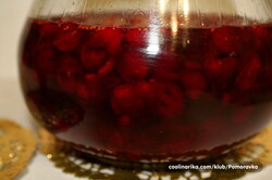 Recipe preparation Homemade cranberry holiday liqueur, step 1