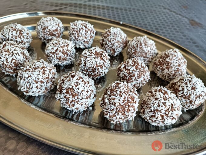 Recipe Unbaked drunken chocolate coconut balls with mascarpone that are ready in 15 minutes
