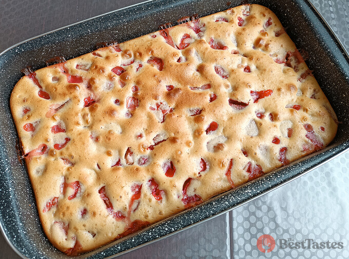 Recipe Strawberry cake - "slide into the oven" without any effort. Just mix everything and bake.