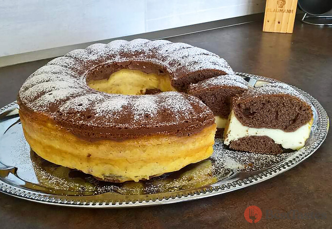 Recipe When the best flavor combination is created. Chocolate pound cake with incredibly delicious custard cream.