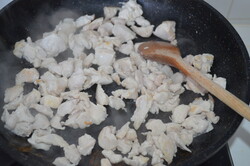 Recipe preparation Baked pasta (gnocchi) with chicken and oyster mushrooms, step 1