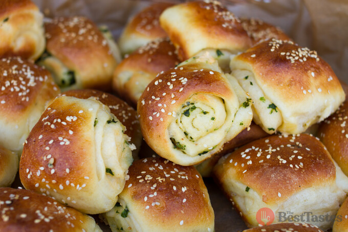 Recipe Be sure to bake a double batch for Easter. Excellent canapes with parsley and cheese.