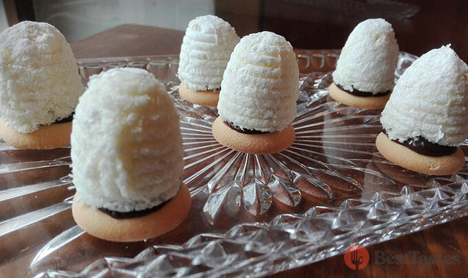 Recipe Unbaked coconut beehive cookies filled with quality Parisian cream