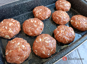 Recipe Perfect and delicious meatballs with cabbage and cheese that you prepare with a minimum of oil in the oven.