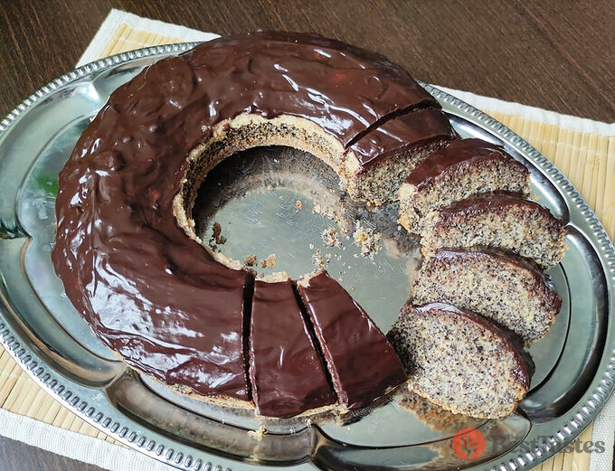 Recipe How to make a divine poppy seed pound cake with chocolate frosting in a few minutes without chaos in the kitchen