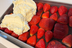 Recipe preparation Fantastic strawberry vanilla dessert, step 4