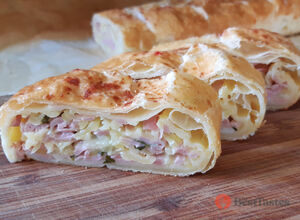 Recipe Super quick canapes filled with ham and cheese made from puff pastry