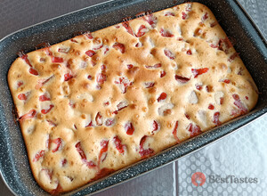 Recipe Strawberry cake - "slide into the oven" without any effort. Just mix everything and bake.
