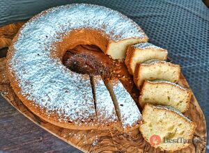 The recipe for the best and easiest mug pound cake made of whipped cream