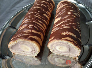 Recipe Chocolate and banana have always belonged together. This roulade will please your taste buds.
